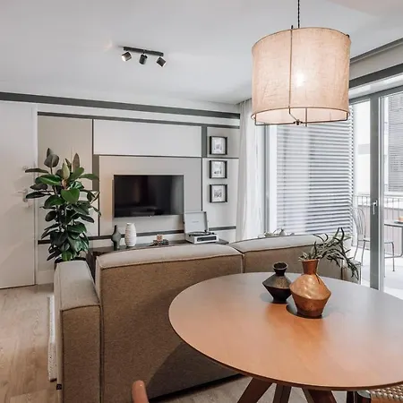 Апартаменти Lucien - 1 Bedroom And Balcony In Santo Antonio Лісабон